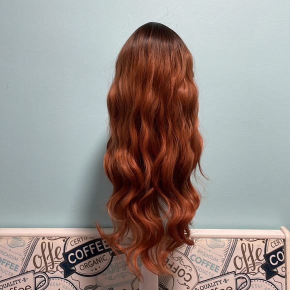 Ombré synthetic wig 24” - Picture 4 of 10